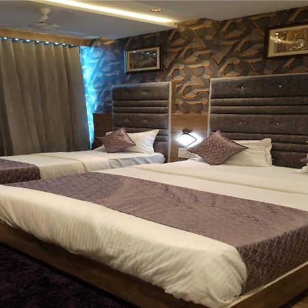 Hotel Lotus Villa Ahmedabad Bagian luar foto