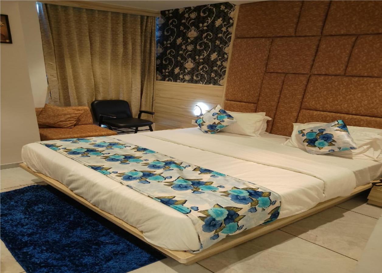 Hotel Lotus Villa Ahmedabad Bagian luar foto