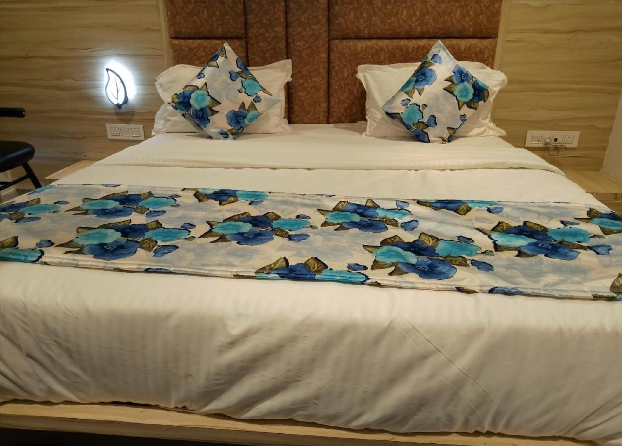 Hotel Lotus Villa Ahmedabad Bagian luar foto