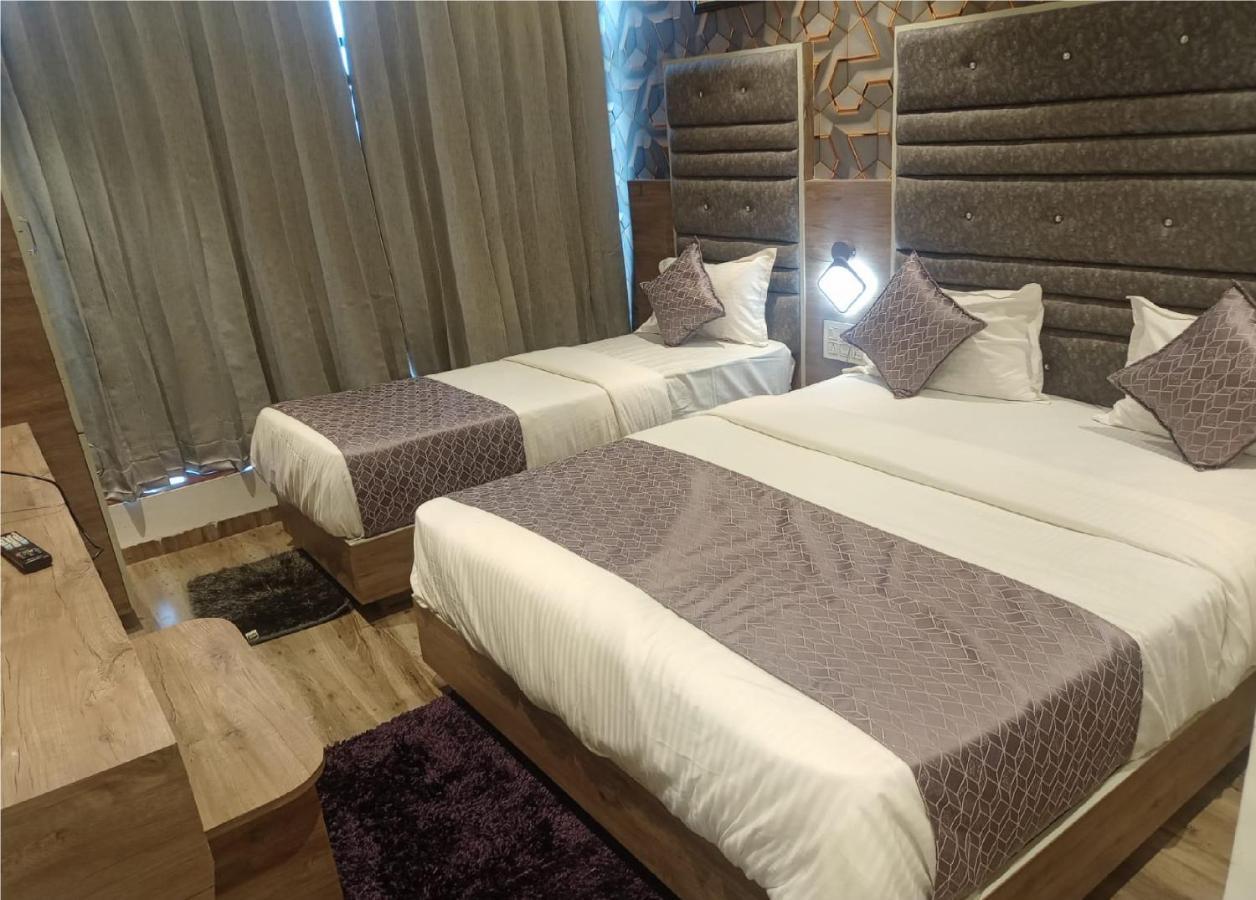Hotel Lotus Villa Ahmedabad Bagian luar foto