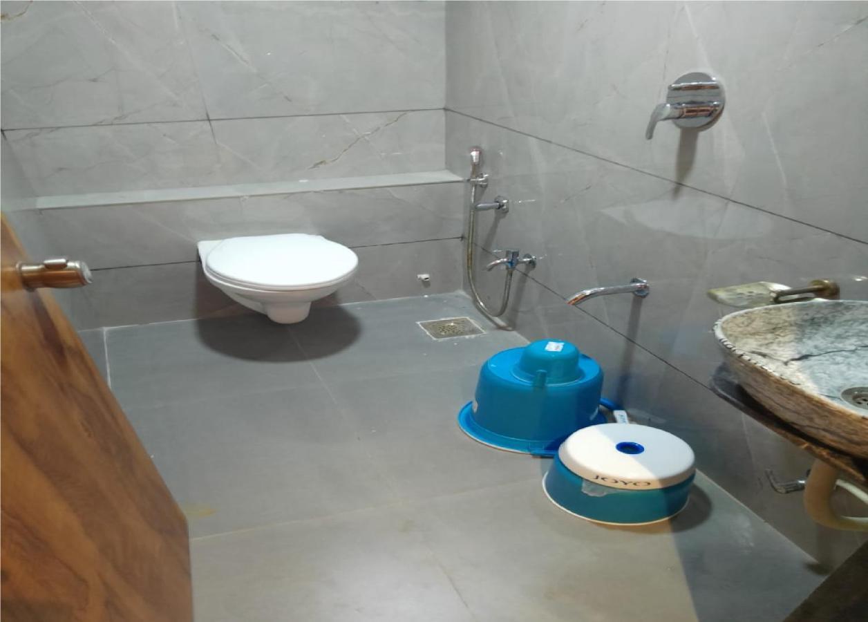 Hotel Lotus Villa Ahmedabad Bagian luar foto